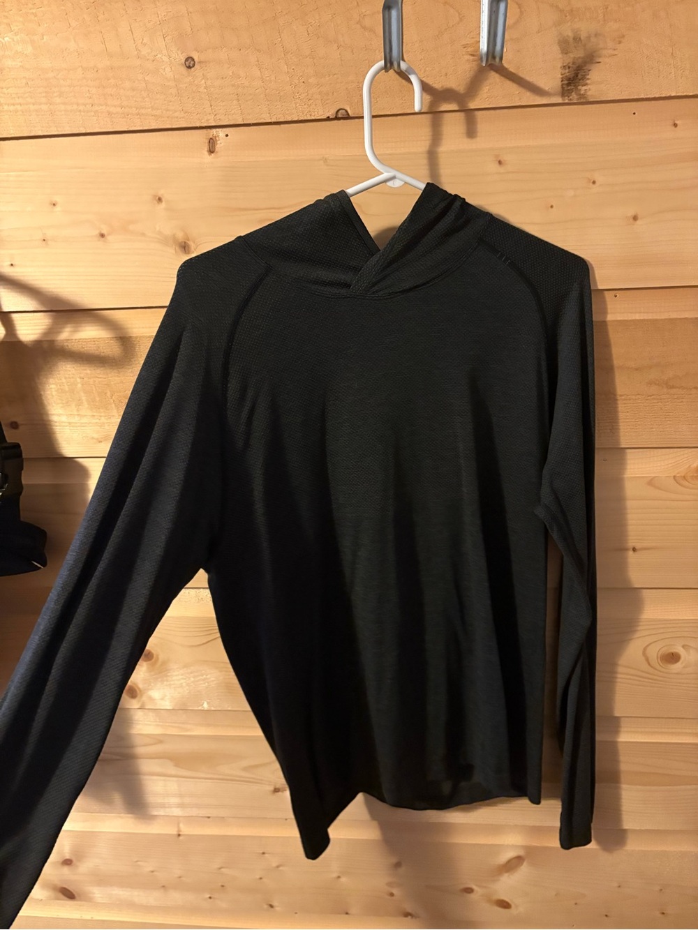 Lululemon Men's Black Hooded light weight Long-Sleeve Sweater